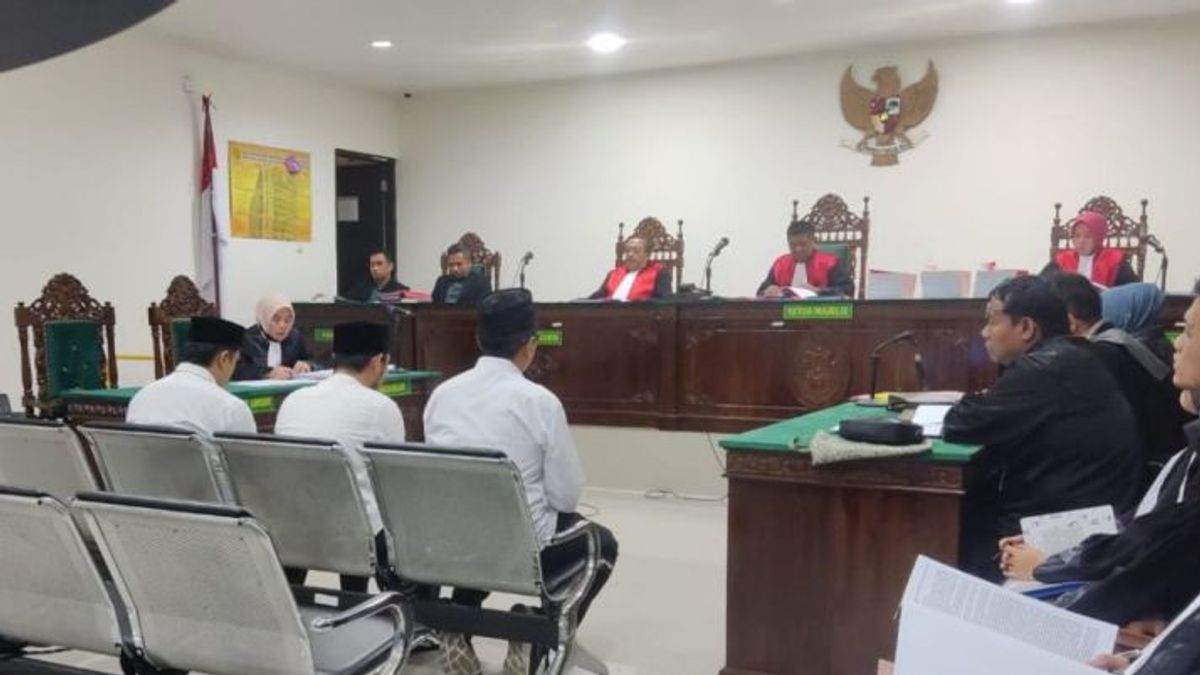 KUR BSI Bengkulu腐败指控的初审听证会Rp1.4 M,检察官说3被告致富