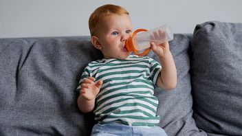 Mother's Child Don't Like Drinking Water? Here's A Trick To Consumpte Children's Daily Fluids Still Full