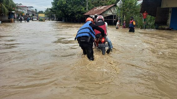 1,853 North Aceh Residents Refuge Due To Flood
