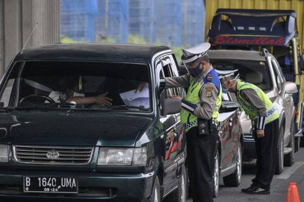 00.00 WIB, Police Block Jakarta Access Prevent Travelers