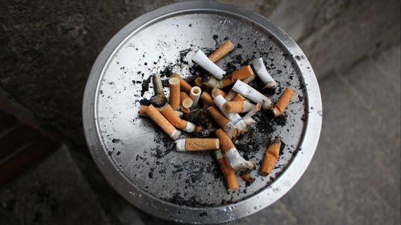 La Police Du Métro Révèle Des Ventes Illégales De Cigarettes à Jabodetabek