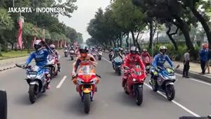 Para Pebalap MotoGP Disuguhi Air Mineral Dingin usai Parade, Enea Bastianini: Sedikit Panas di Sini