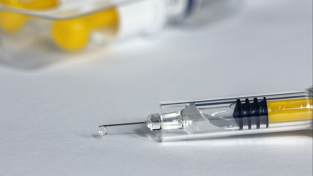 ビタミンCとCOVID-19ワクチンを一緒に注射できますか?