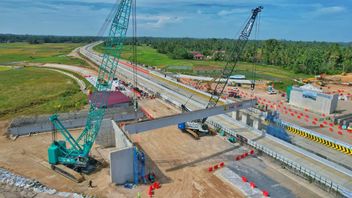 Beware of Traffic Jams, There is a Diversion of the Padang-Sicincin Toll Road due to the Installation of the Erection Girder