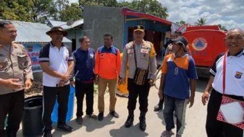 East Manggarai Police Provide Clean Water Assistance For Drought Residents