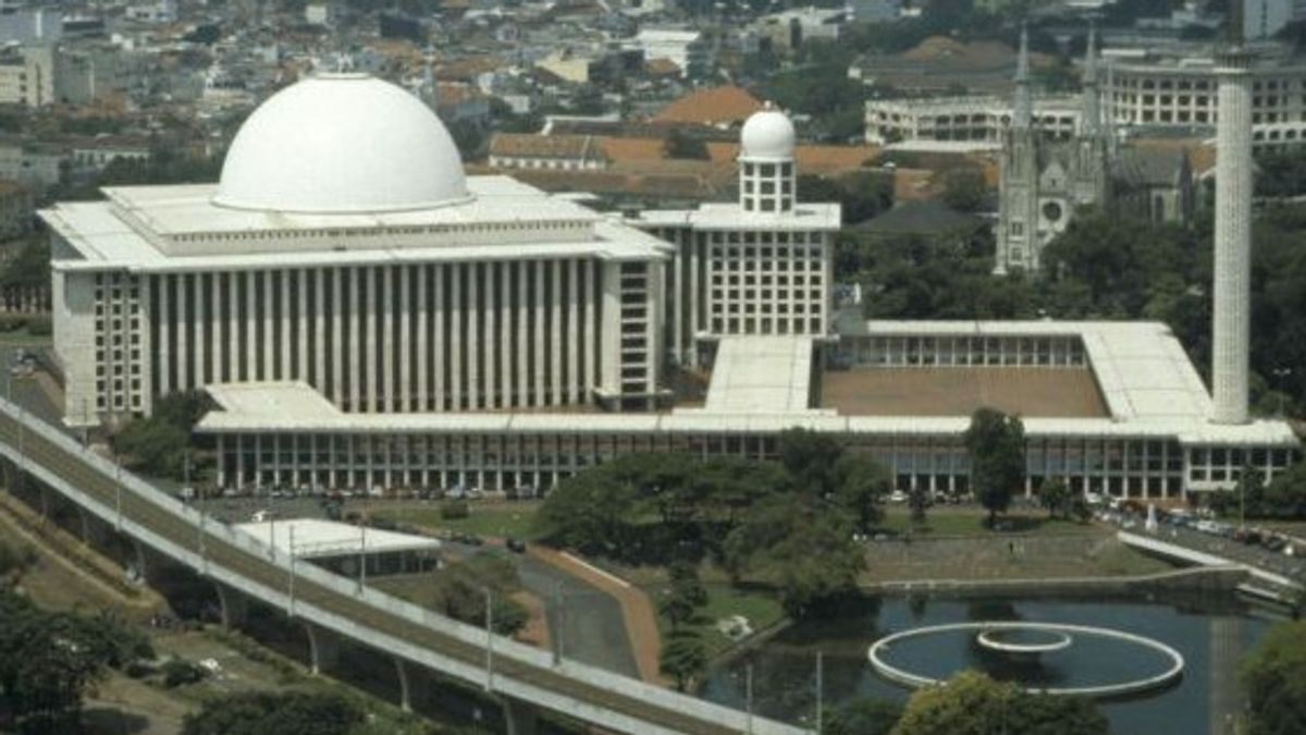22 Février Dans L’histoire: Soeharto Inauguré Mosquée Istiqlal Que Sukarno Délibérément Construit Près De La Cathédrale