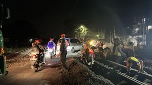 inai Daop 7 Madiun Poles Total Railway District dans 3 régences, Bantalan bois remplacé synthétique