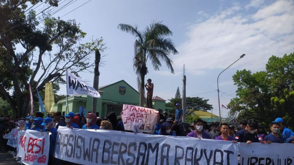 Ratusan Demonstran Tuntut Tambang PT FLBA di Kabupaten Seluma