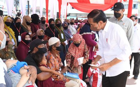 Janji Jokowi Saat Beri Bantuan PKH: Kalau Ada APBN Lebih, Kita Tambahkan