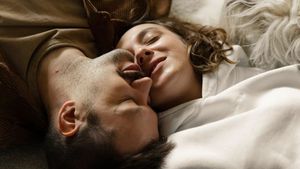 Tips Membuat Suami Ketagihan Bercinta, Istri Harus Tahu Rahasianya