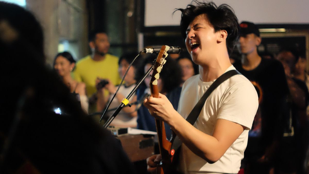 Jordan Susanto Celebrates Still Drunk With Secret Songs