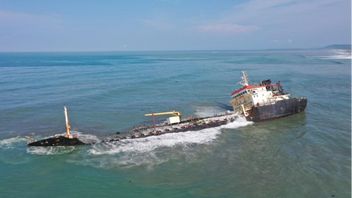KLHK检查污染北尼亚斯海的沥青污染