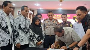 Berdamai Kasus Potong Rambut, Status Tersangka Guru Honorer Muaro Jambi Dicabut Polisi