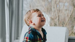 Bisa Bertahap, Pahami 5 Langkah Mengajarkan Anak Mengelola Emosi