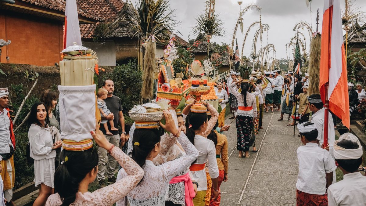 Bali Regional Clothing: Here Are Some Types And Meaning