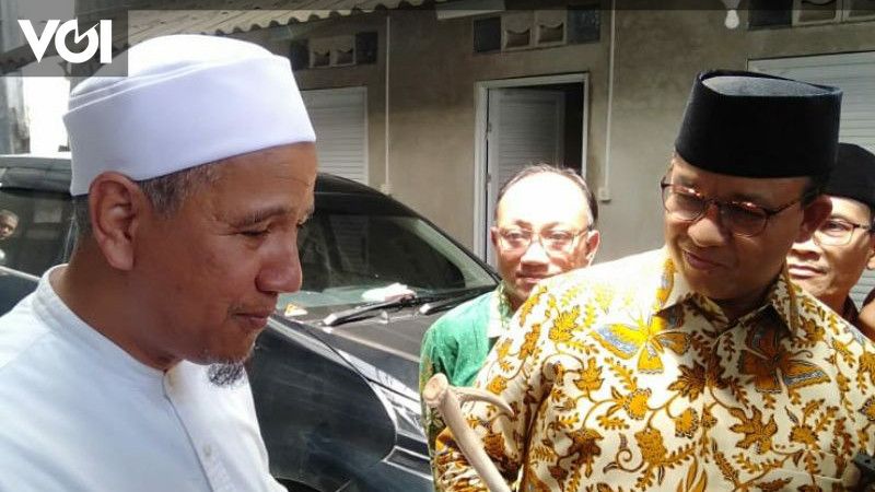 Anies Baswedan Terima Kenang-kenangan Tongkat Tanduk Rusa Saat Temui ...