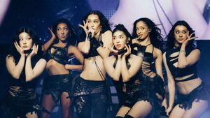 Sempat Dibocorkan di Tur, Katseye Resmi Rilis <i>Internet Girl</i> sebagai Single Baru