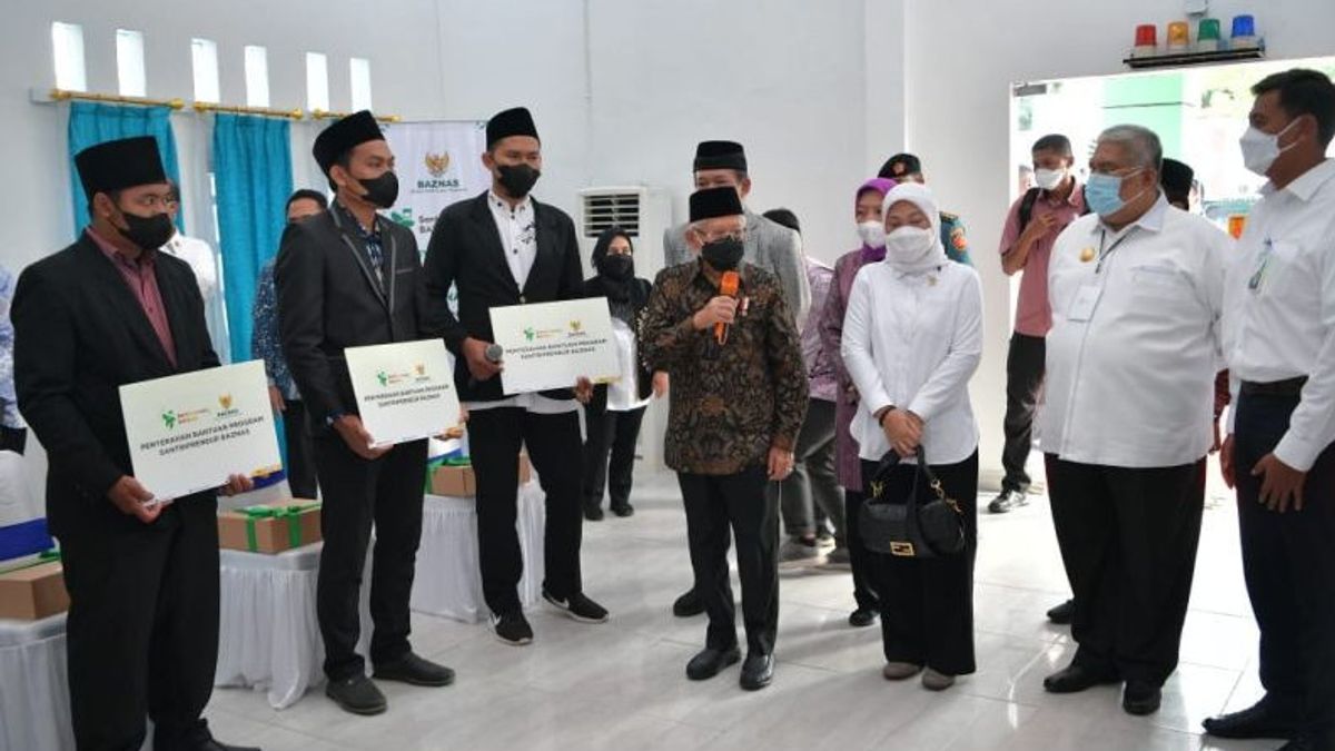 Vice President Distributes Aid And Compensation In Kendari, Southeast Sulawesi
