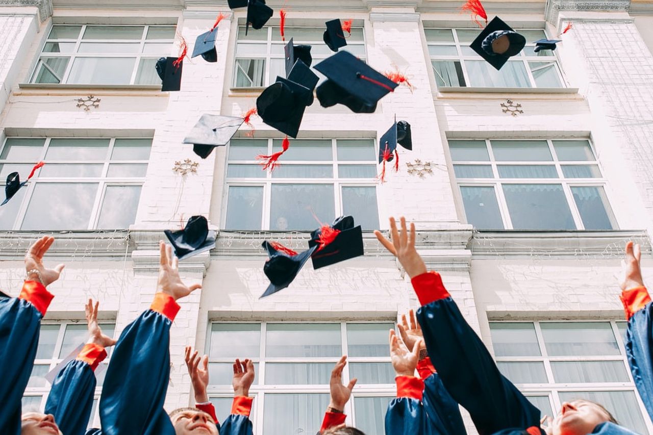 このキャンパスは、一度に2度の学位を取得するために学生を提供しています