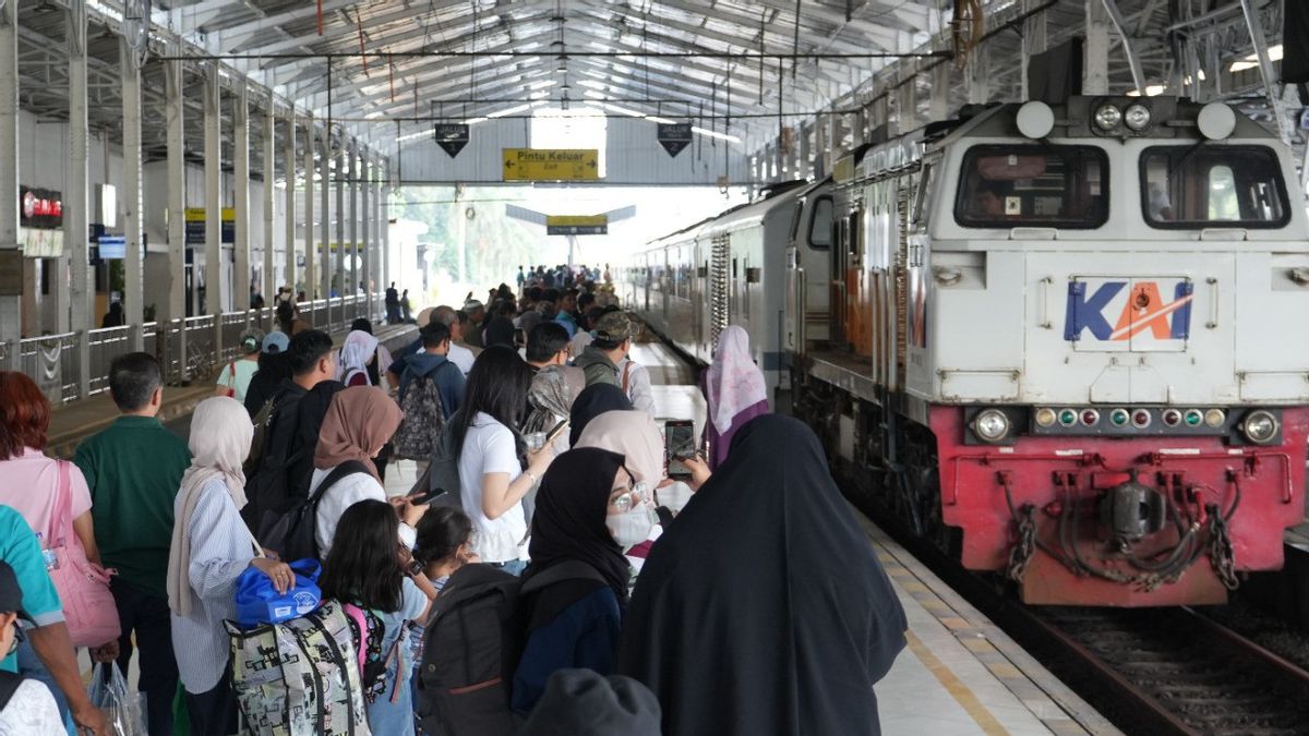 العطلة الطويلة للذكرى السنوية ال 80 لجمهورية إندونيسيا ، KAI بالإضافة إلى 14 رحلة قطار
