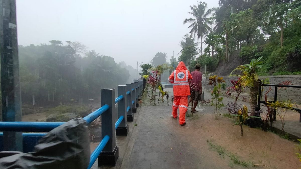 Petugas PDAM Terpeleset dan Terbawa Arus Sungai Ayung Denpasar
