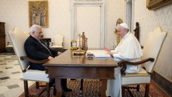 Palestinian President Mahmoud Abbas Asks Health Conditions, Pope Francis Concerns Israel's Actions In Jerusalem