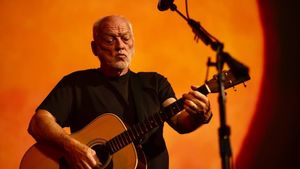 David Gilmour Tegaskan Dirinya Masih Menutup Pintu Reuni dengan Roger Waters