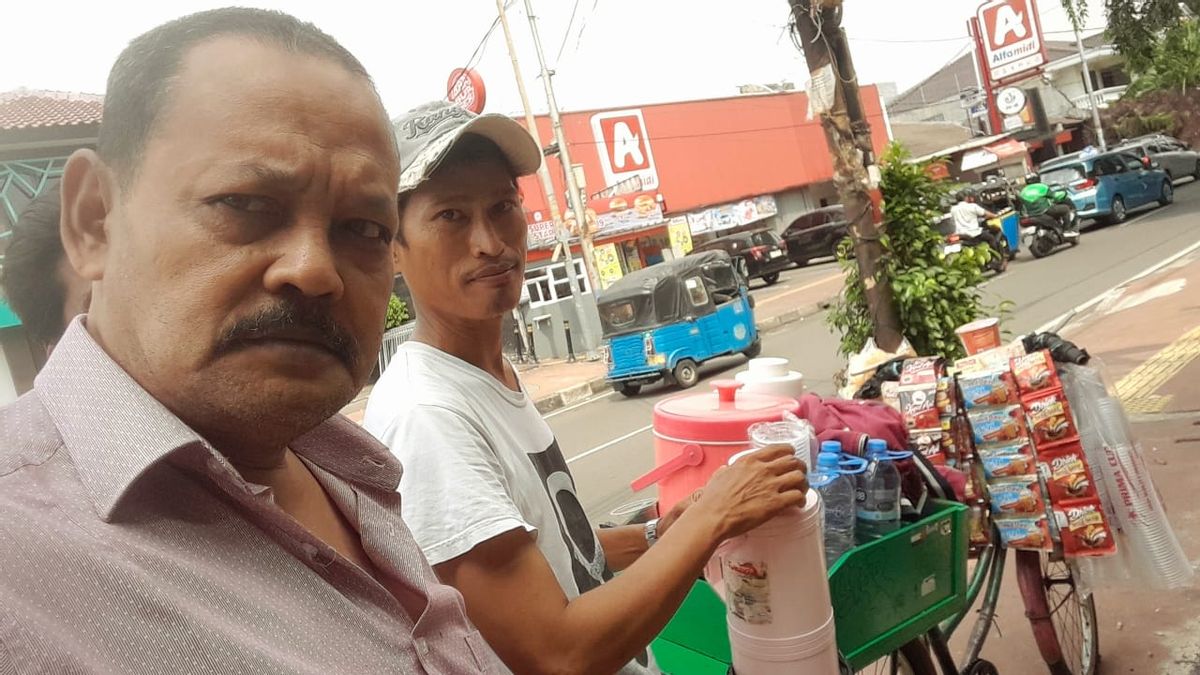 Millions Of Street Vendors Threatened, APKLI Urges President Prabowo To Revoke Retail Cigarette Ban At PP 28/2024