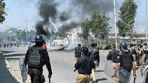 Massa Pro Iran Nekat Coba Terobos Konsulat AS di Karachi, Sembilan Orang Tewas