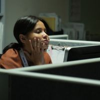 Review Film Home Sweet Loan: Realita Perjuangan Mencari Nyaman di Kehidupan Sendiri