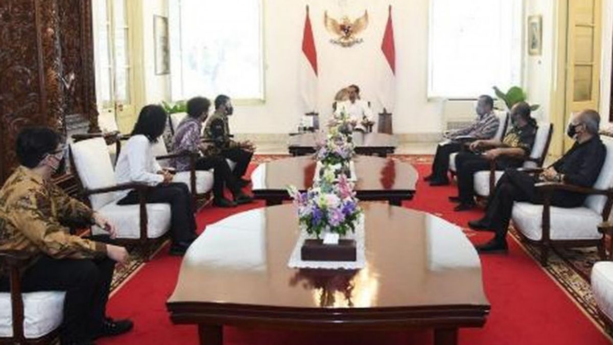 Le Président Jokowi Apprécie Le Concert De Dieu Bénisse Dieu, âgé De 48 Ans