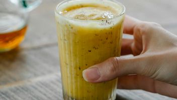 Banana Coconut Mango Smoothie Recipe: A Drink That Helps Relieve Stress