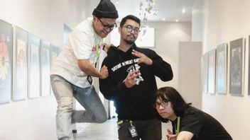 Saturday Night Karaoke 'Goda' Fans With Video Record At Studio