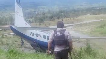 Cargo Bring 6 Outfalling Bicycles, Aminggaru Ilaga Airport Papua Closed