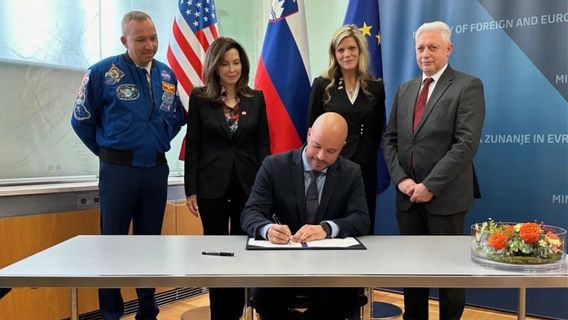 Tandatangani Perjanjian Artemis, Slovenia Dukung Misi Penjelajahan Bulan