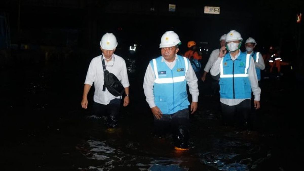 PLN Hentikan Sementara Listrik di Area Terdampak Banjir Rob Semarang