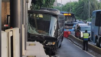 Le bus Paspampres Tabrak L’arrêt de bus Transjakarta à Petamburan, le commandant s’excuse