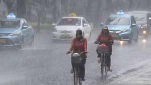 今天的天气:印度尼西亚大城市大部分地区的雨水,注意雷击的可能性