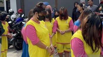 جاكرتا (رويترز) - ارتفع عدد ضحايا الأطفال الذين يتاجرون بالبشر في جاوة الغربية إلى 43 طفلا وتم إرسال عشراتهم إلى سنغافورة.