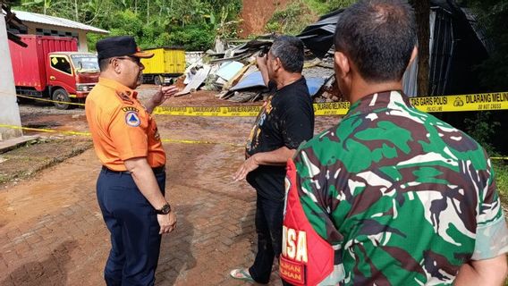 スメダンの水包装工場を襲った25メートルの土砂崩れ、BPBDは重機を配備