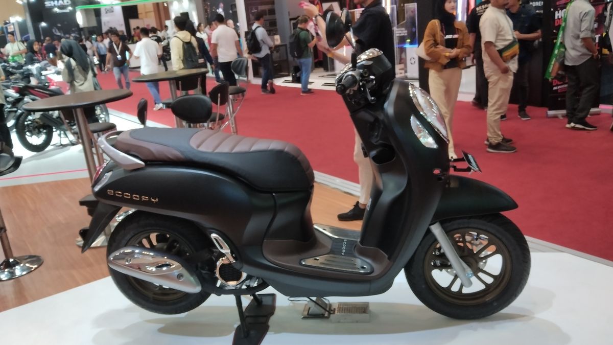 AHM Releases New Honda Scoopy With New Color And Striping At IMOS 2023