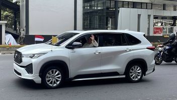 Riding A Simple Car, Pope Francis Arrives At The Vatican Embassy