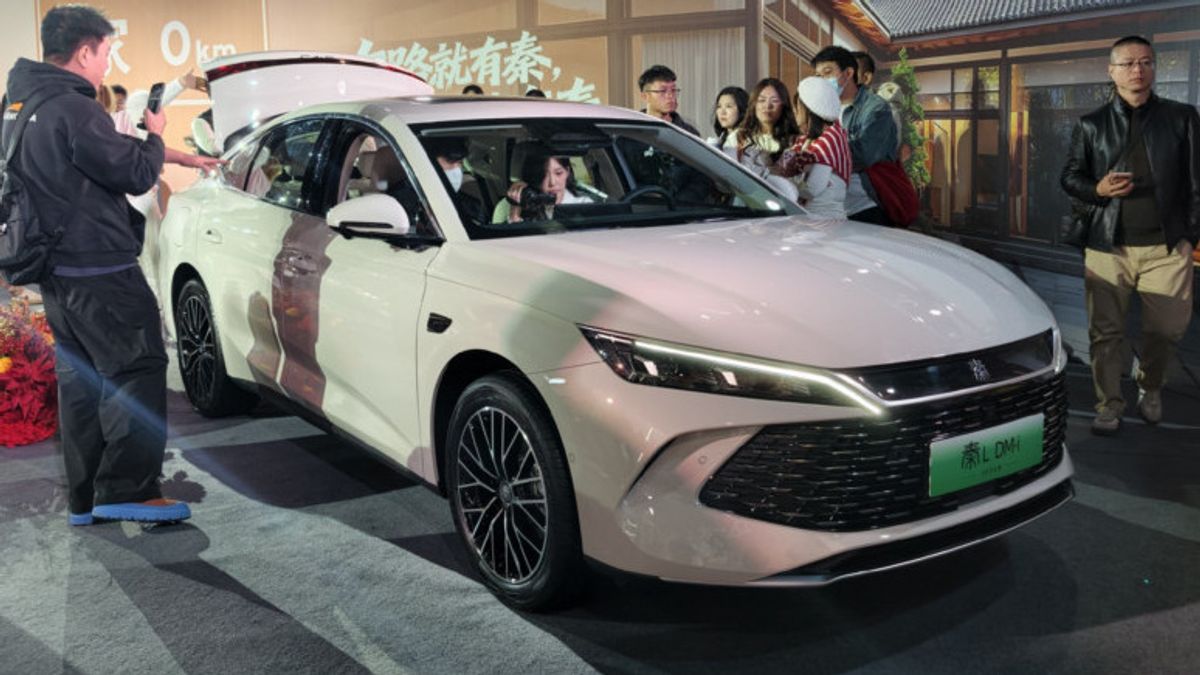 BYDは、より大きなバッテリーでこの安価なPHEVセダンを更新します