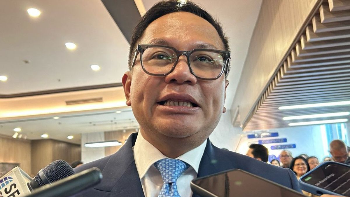 Wamen Tiko Buka Suara soal Dony Oskaria Rangkap Jabatan