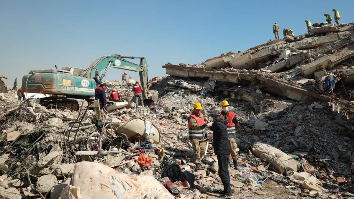 土耳其地震一周后，九人从建筑物的废墟中获救，死亡人数超过4万人
