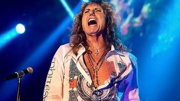 David Coverdale Talks About Lipsync At The Concert