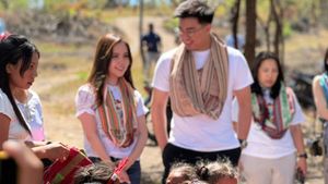 Kisah Inspiratif Pasangan Kekasih, Timothy Ronald dan Agatha Chelsea Wujudkan Sekolah Gratis di Kupang