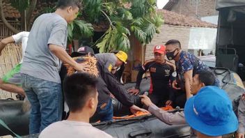 SAR Team Finds Boy Who Died Drowning In Cimanis River Cirebon