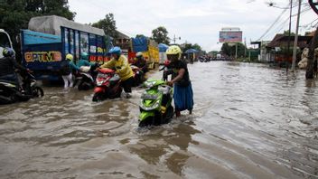 Les Inondations Inondent Quatre Villages à Pasuruan, Java Est