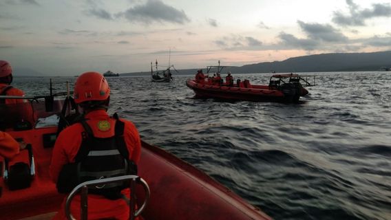 SAR Team Finds 20 KMP Yunicee Life Jackets, 11 People Still Missing